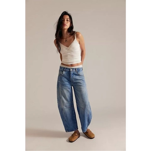 We The Free Lucky You Mid Rise Barrel Jeans
Size 28 - Picture 5 of 16